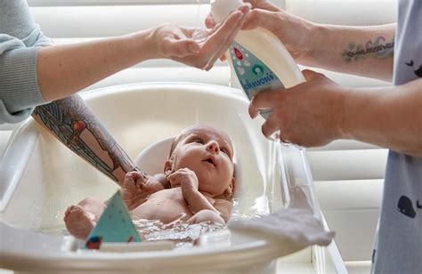 The Right Way To Bathe A Baby Step By Step Drip By Drip Smile By Smile