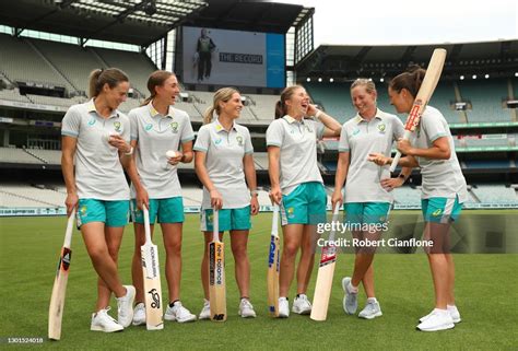 Members Of The Australian Womens Cricket Team Ellyse Perry Tayla