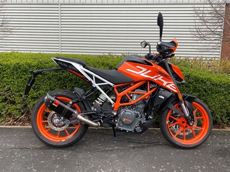 The upside down forks, abs, reaching the 60 kmph m… 2019 KTM 390 Duke ABS Akrapovic Exhaust | AMS Motorcycles
