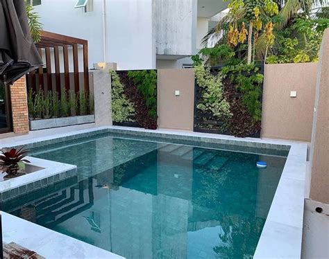 Piscina Retangular Com Prainha