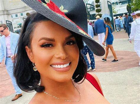 Fox Sports Joy Taylor Shows Off Beautiful Curves In Red Dress At