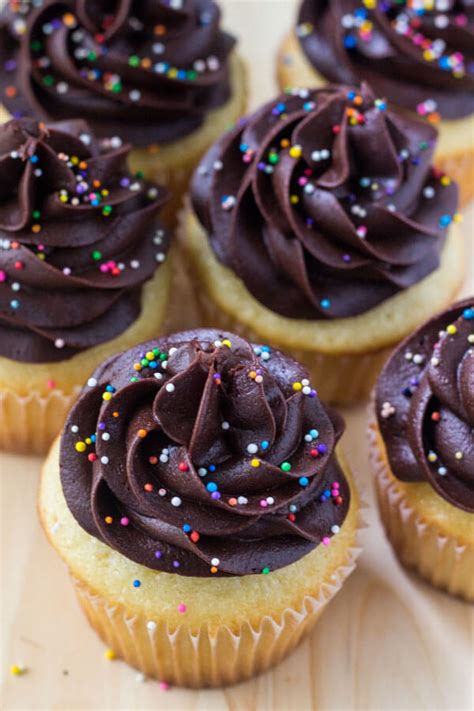 The Top Ideas About Vanilla Cupcakes With Chocolate Frosting Easy Recipes To Make At Home