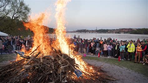 · nu samlas vi över hela landet för att stå upp för det vi tror på. Valborg och första maj är inte som vanligt i år - Radio ...