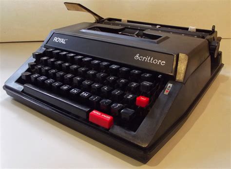 oz.Typewriter: Everything New in Portable Typewriters is Old Again