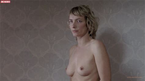 Naked Julie Anne Roth In Les Vivants Et Les Morts