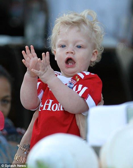 El hijo de boris becker y lilly kerssenberg guarda un extraordinario parecido físico con su progenitor. Boris Becker's son a dead ringer for his father as tennis ...