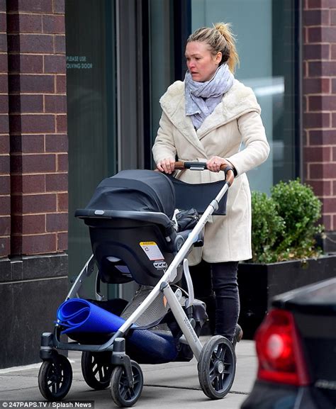 Make Up Free Julia Stiles Strolls With Son Strummer In Nyc Daily Mail