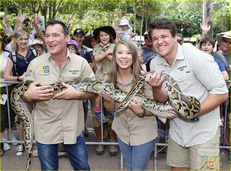 Steve irwin realised that the stingray's barb had punctured his lung but not his heart, justin lyons told australia's network ten television. Bindi Irwin Celebrates Steve Irwin Day with Chandler ...