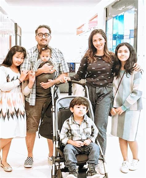 Gambar gambar duit malaysia yang banyak hd. 8 Potret Keluarga Artis yang Dianugerahi Banyak Anak - Foto 6