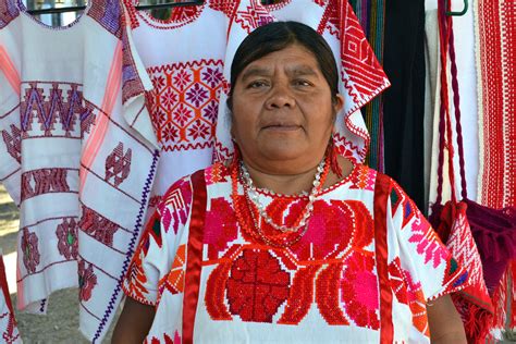 El Traje Tradicional Indígena Y El Arte Textil Comisión Nacional