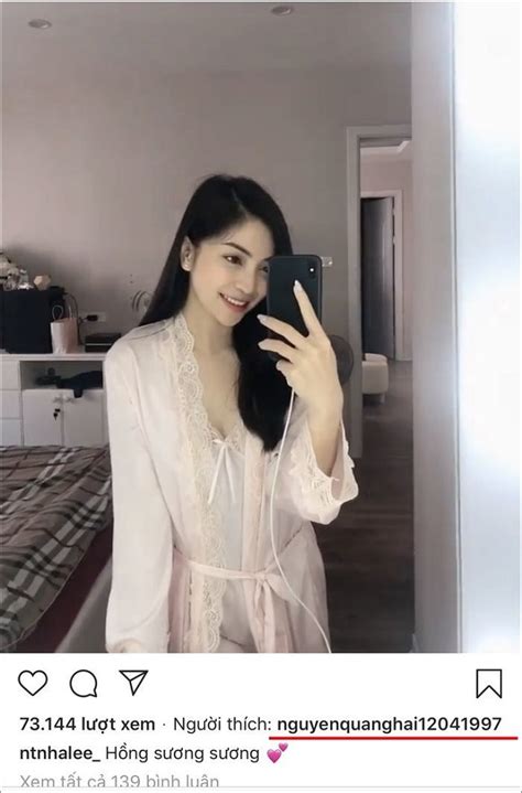 Cô gái xinh xắn trong video tầm khoảng dưới 30 tuổi, tuy đã có 3 đứa con nhưng vẫn giữ được vẻ đẹp của mình. Lộ clip quay lại với Quang Hải, bạn trai tin đồn của Nhật ...