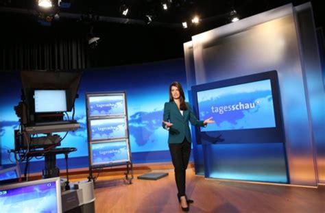 Linda zervakis‏verified account @lindazervakis mar 13. Tagesschau im neuen Look: Als die Sprecher laufen lernten ...