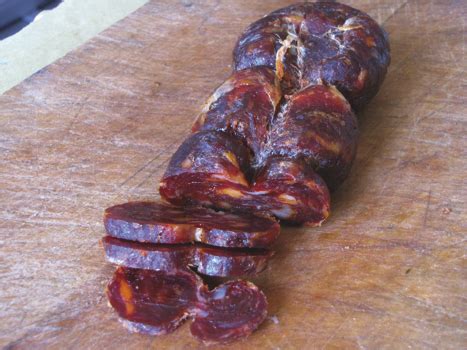 Il prosciutto di maiale nero è un prodotto tipico calabrese prodotto con carni di suino nero di calabria, una pregiata razza autoctona allevata allo stato il prosciutto di maiale nero è inserito nell'elenco dei prodotti pat calabresi del ministero delle politiche agricole. A tutto salame! | Civiltà del bere | Cibo, Cibo delizioso ...