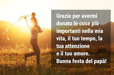 Le figlie e milioni di altre foto, illustrazioni e contenuti vettoriali stock royalty free nella vasta le figlie dei bambini e la loro mamma si congratulano con il papà e gli regalano cartolina e scatola regalo. Buona festa del papà su WhatsApp: le migliori immagini e ...