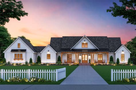 Classic Farmhouse Plan With Split Bedrooms 56472sm Architectural