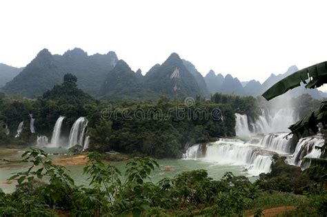 Detian Waterfalls In Guangxi China Stock Photo Image Of Boarder