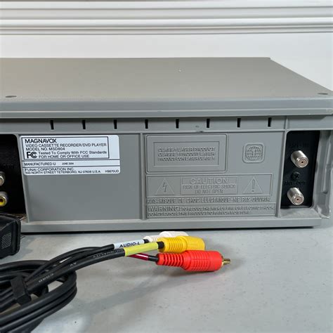 MAGNAVOX VHS / DVD COMBO