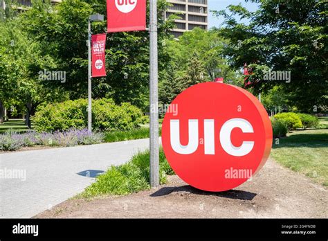 A University Of Illinois At Chicago Logo On Its Campus Stock Photo Alamy