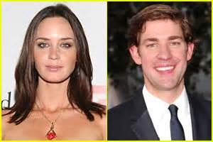 Who else is wanting the backstory behind his mom forcing her off of isaiah? Rashida Jones Y John Krasinski - John Krasinski And Rashida Jones 66 Celebrity Couples You Most ...