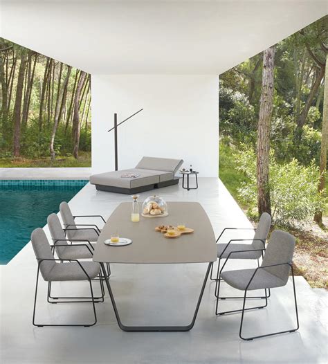 Das design stammt vom dänischem designer claus breinholt der schon einige design awards sein eigen nennt. Outdoor-Stuhl Loop - weiß - lotus smokey | Manutti