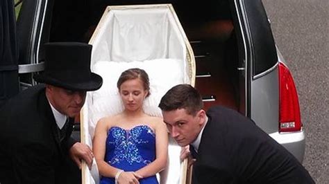 Drop Dead Gorgeous Teenage Girl Shows Up For Prom In Coffin Ctv News
