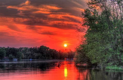 Sunset Over A Peaceful Lake Hd Wallpaper Hintergrund 2200x1437 Id
