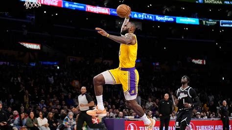 Nba Round Up Lebron James Scores 46 But Los Angeles Clippers Rout The