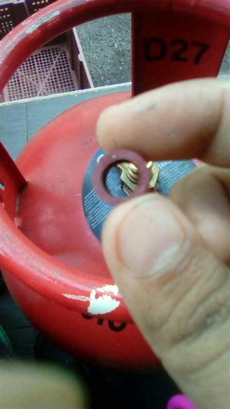 Cara mudah pasang tikar getah menggunakan double sided tape. Pasang Kepala Gas Panik Berbunyi & Berbau, Terbalikkan ...