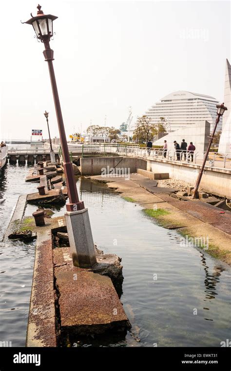 Der Hafen Von Kobe Erdbeben Memorial Park Am Wasser Ein Teil Des Alten