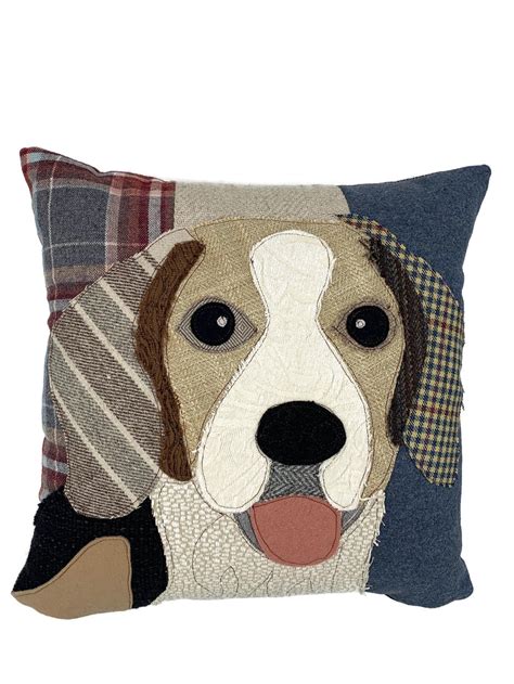 Earthy tones and cozy, natural textures please. Couverture d'oreiller de Beagle oreiller d'animal | Etsy ...