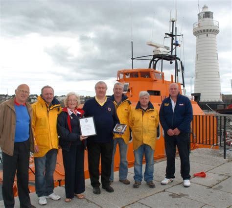 Lifeboat Crew Say Thanks To Landlord And Regulars Of The Cock And Bottle Donaghadee Rnli Lifeboat