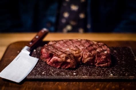Remove the flat iron steak from the grill and put it on a clean cutting board. Flat Iron steak Interview - London Reviews and Things To Do