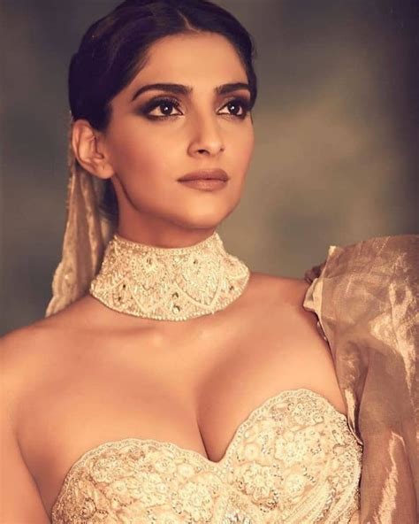 Like It 👍 Or Love It Sonam Kapoor Looks Super Gorgeous In Golden Outfit For Indian Bollywood