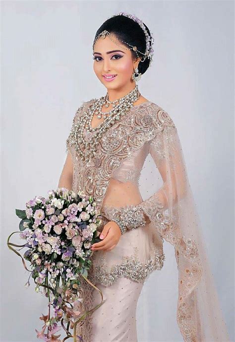Pin By Yashodara R On Kandyan Brides Bridal Dresses Wedding Dresses