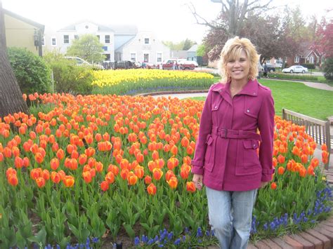 Some states have big tulip fields that visitors flock to each spring to help welcome in the season. Pella Tulip Festival-Pella Iowa a Great Place to Visit ...