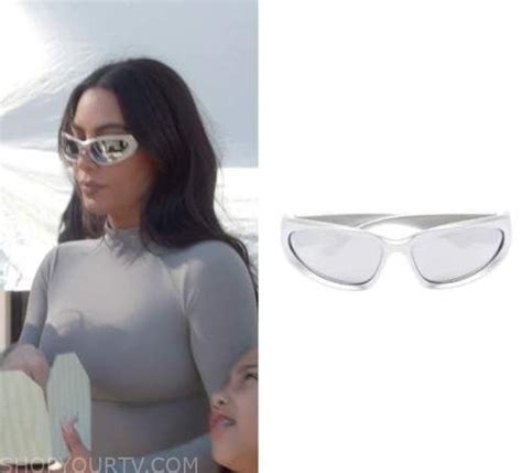 The Kardashians Season 2 Episode 6 Kims Silver Sunglasses In 2022 Fashion Tv Fashion