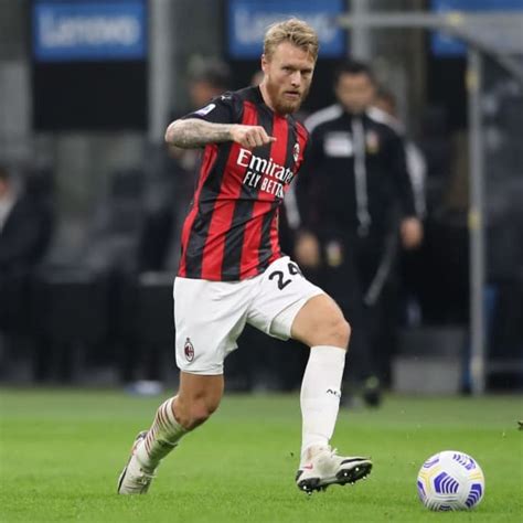 Kjaer, 31 anni, ac milan posizione 23 in seria a valore di mercato 5.5 m controlla il suo profilo , le statistiche e l'analisi del.quali sono le capacità difensive di simon kjaer? 2020-2021 Sezonu Milan Kadrosu