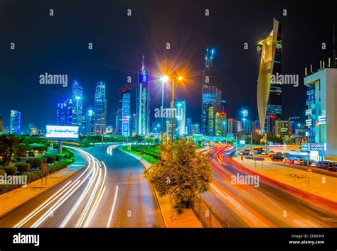 Kuwait City Kuwait November 5 2016 View Of Traffic On A Busy Street