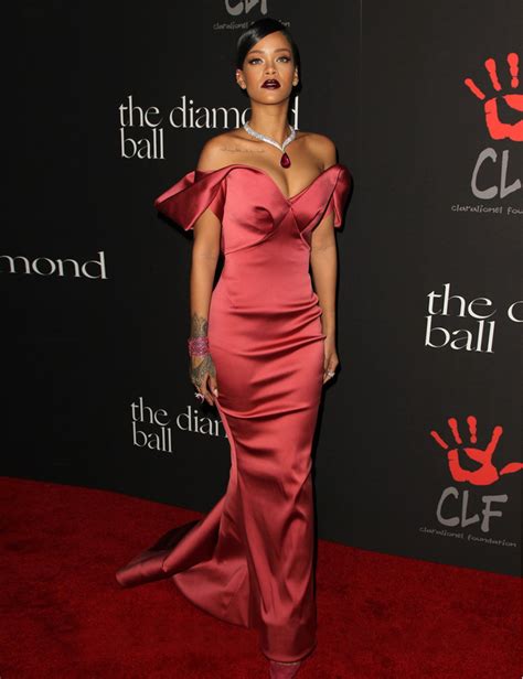 Rihanna Red Carpet Dress 2016 Off The Shoulder Manga Curta Sereia Slim