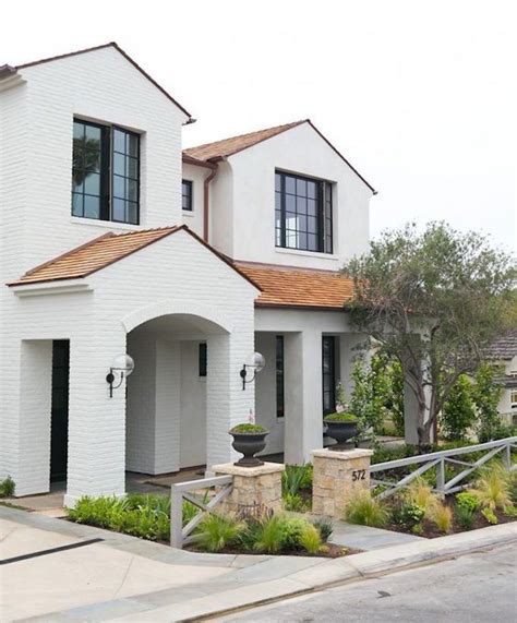 Something you need to know about us is that we are not diyers. Perfect Pairs: White Brick + Wood Shake - BECKI OWENS ...