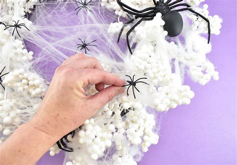 Spiderweb Wreath Halloween Spider Eggs Dreamalittlebigger 07 ⋆ Dream A