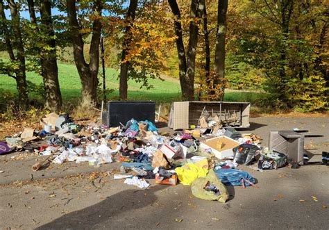 Königslutter Müll Illegal Auf Parkplatz Entsorgt Täter Macht