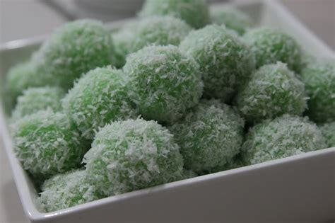 This is, without a doubt, one my very favorite kuih. Resepi Kuih Muih: Resepi Kuih Onde-onde