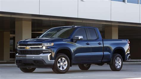 2019 Chevy Silverado 27l Four Cylinder First Drive Review Autoblog
