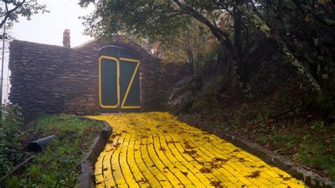 Eerie Photos Of The Abandoned Land Of Oz Theme Park In The Us Pics