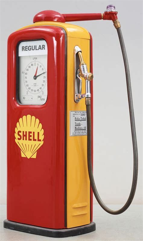 Pin By Eric Guillermin On Retro Vintage Gas Pumps Old Gas Pumps Old