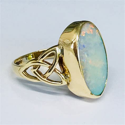 Fabulous Vintage Ct Gold Ring With A Large Beautifully Coloured Opal