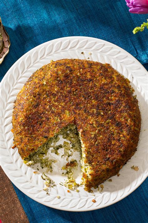 I made a few changes from the original recipe: Herbed Rice With Tahdig | Recept in 2020 ...