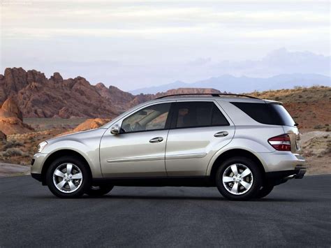 Maybe you would like to learn more about one of these? Mercedes-Benz ML500 (2006) - picture 10 of 75 - 1280x960