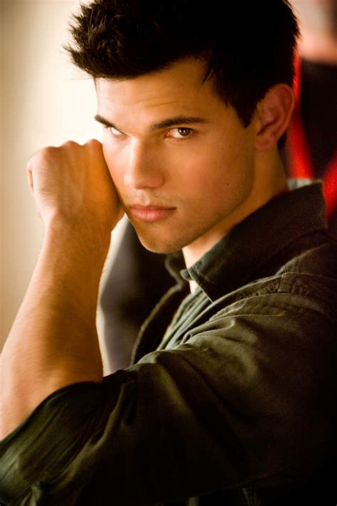 Taylor Lautner Talks The Twilight Saga Breaking Dawn Part 1 Collider